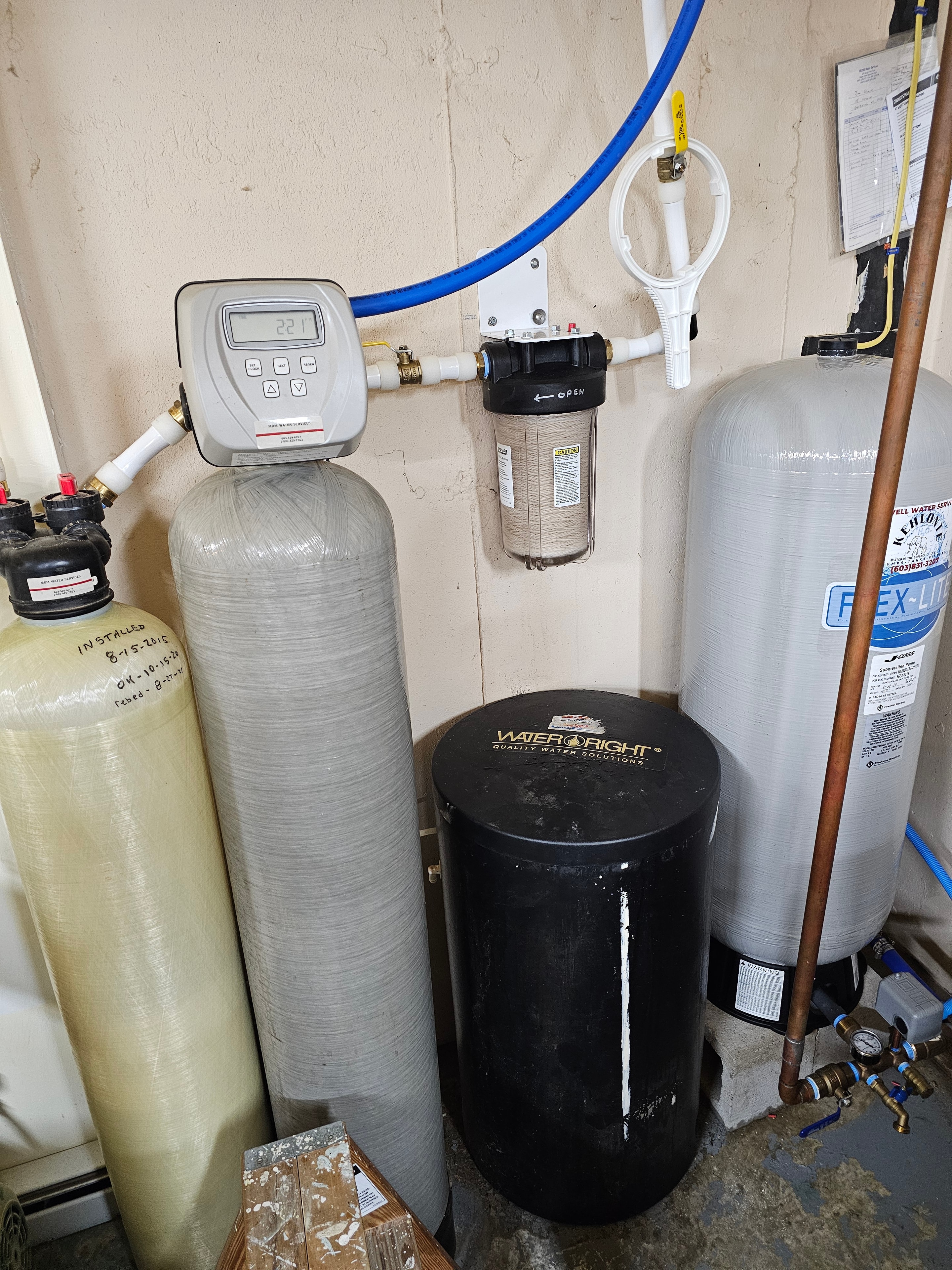Water filtration plumbing components