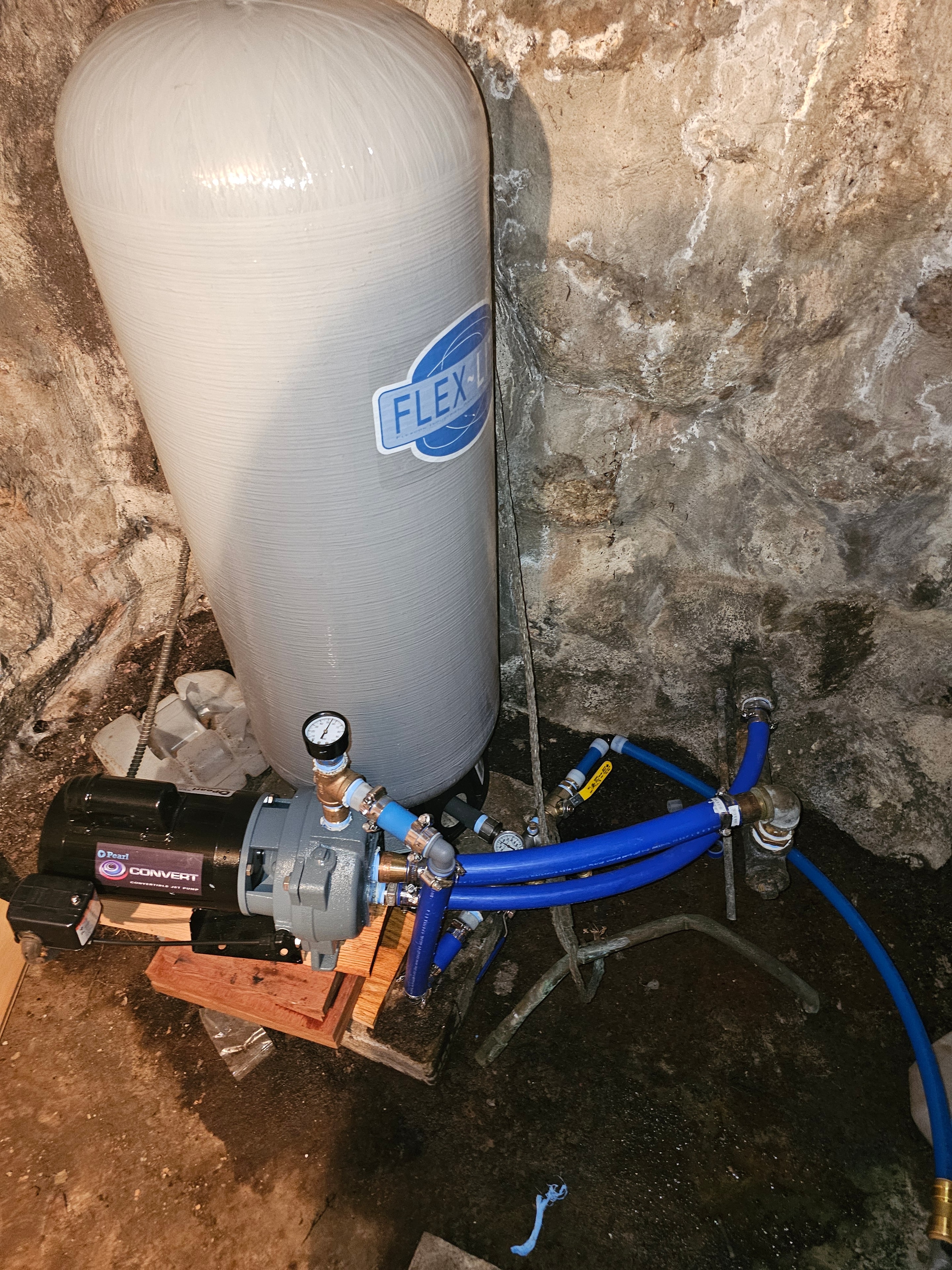 Filtration tank with gauges