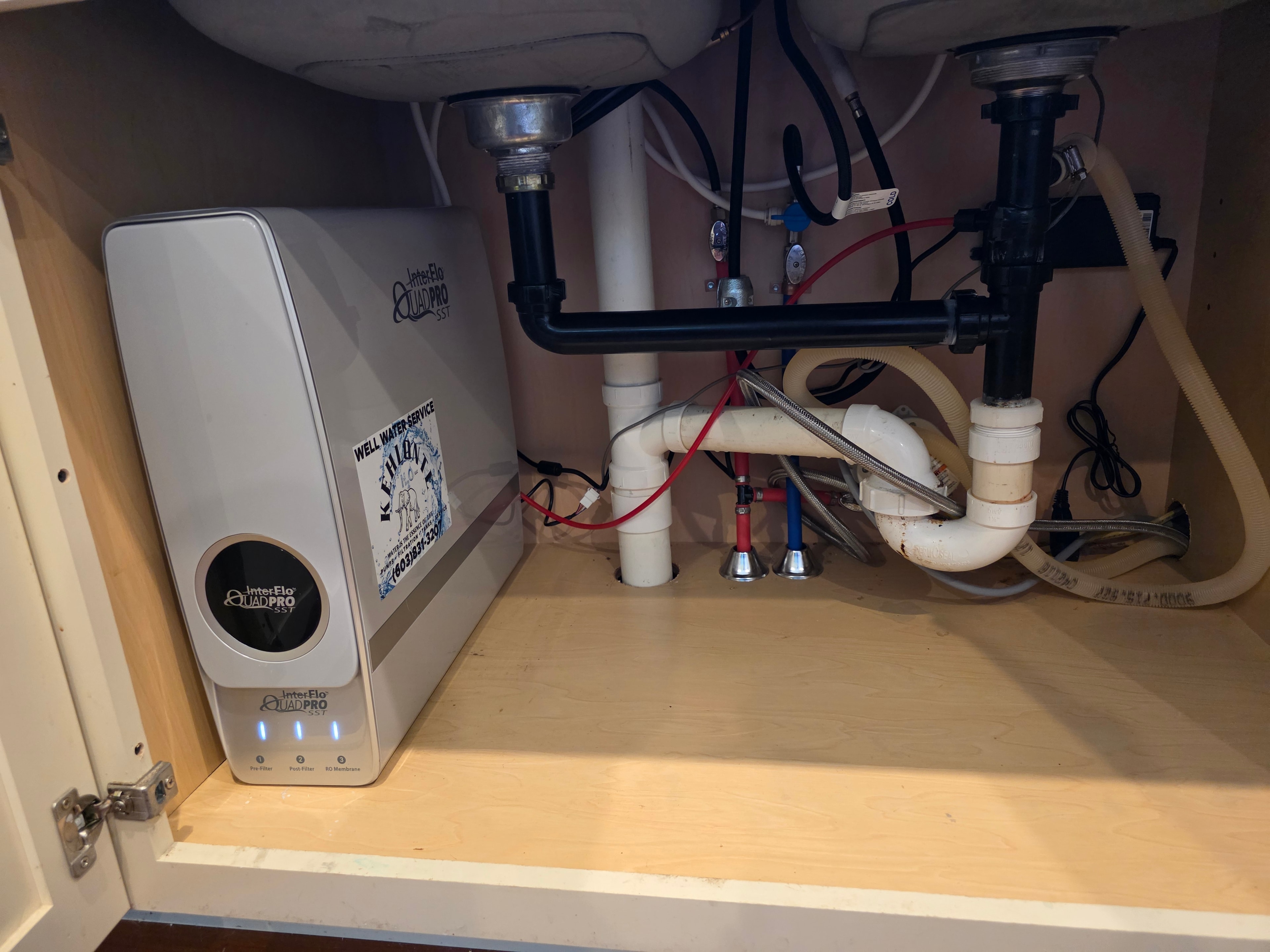 Under-sink water filtration system